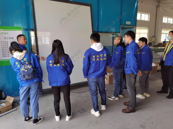 圖:培訓現(xiàn)場,總經(jīng)理發(fā)言 圖:培訓現(xiàn)場,總經(jīng)理發(fā)言